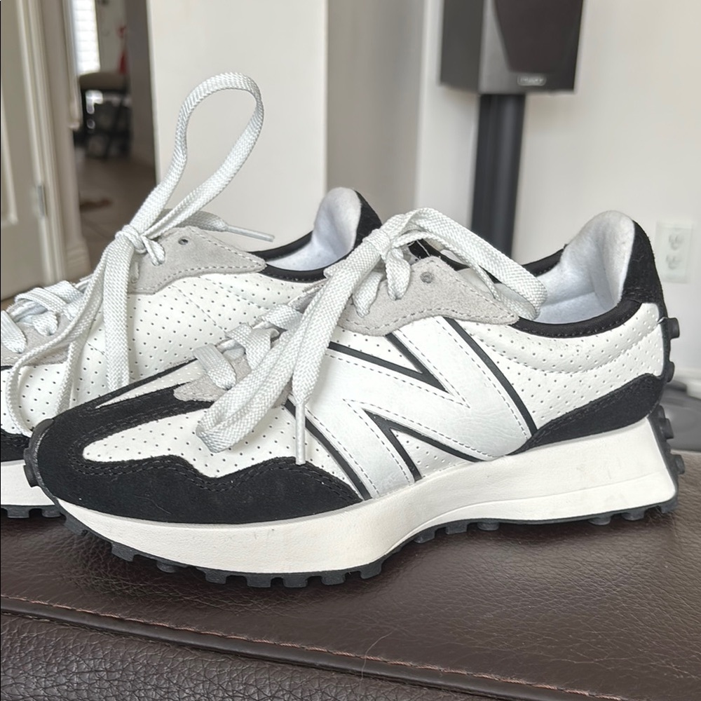 New Balance Black and White 327